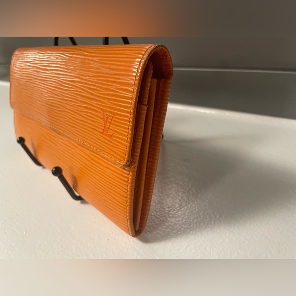 LV EPI WALLET ORANGE - Picture 3 of 7
